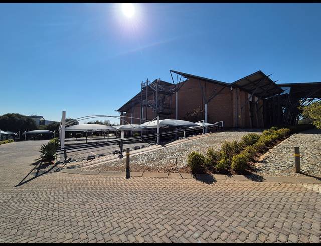 3,888M² OFFICE FOR SALE IN LONGMEADOW